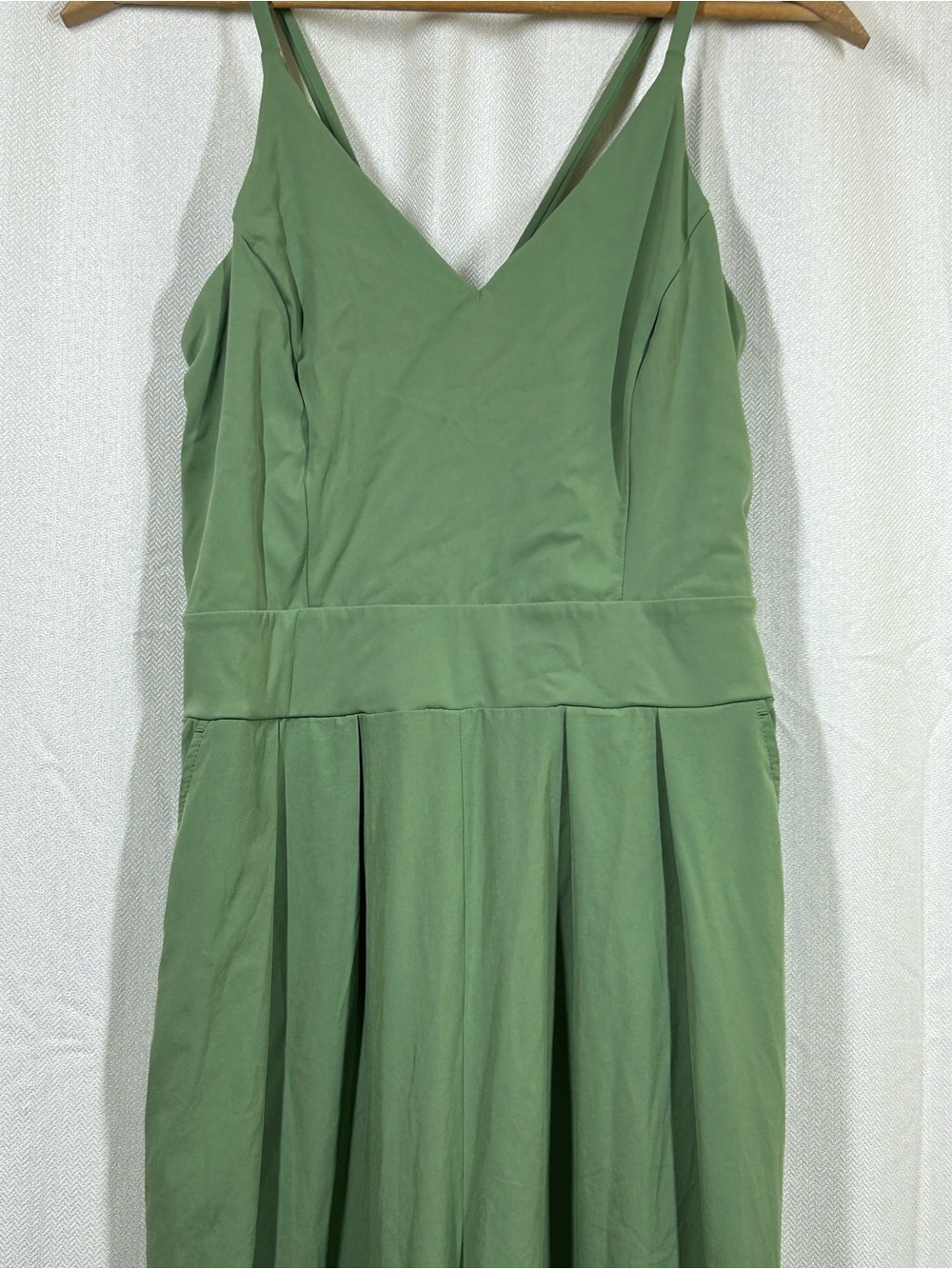 Halara Breezeful Jumpsuit Backless Pockets Wide Leg Sz Medium Resort Quick Dry - Picture 4 of 9